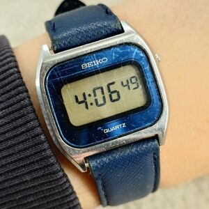 Seiko F033-4010 Digital Quartz Men's Watch Blue Case JDM Vintage 31 mm Date Vtg